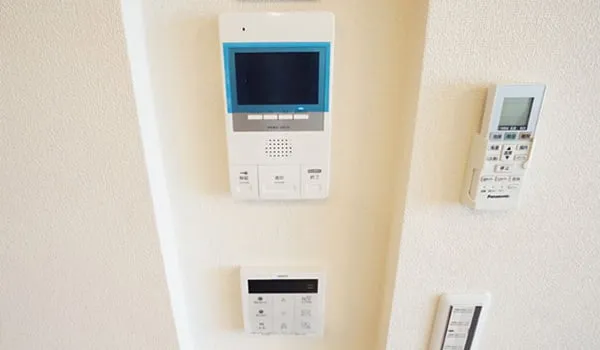 カラーモニター付きのドアホン