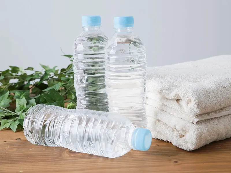 タオルとミネラルウォーター