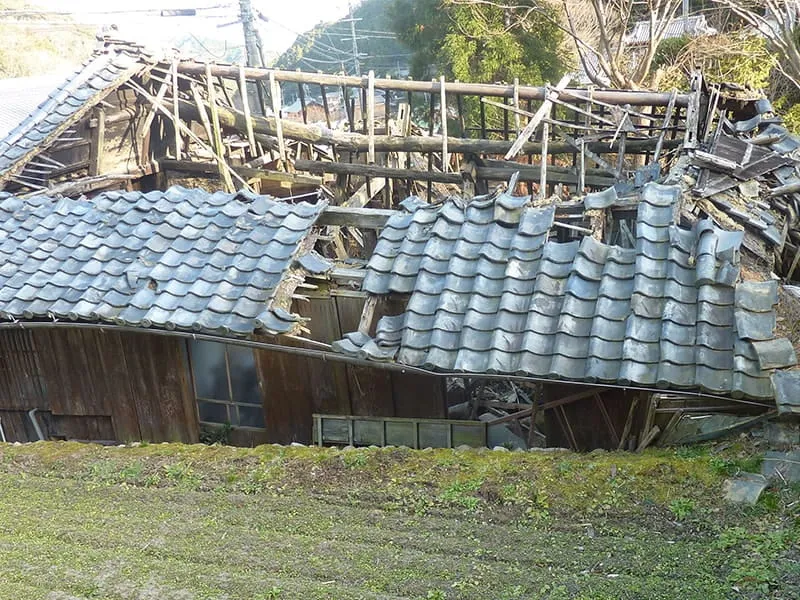 倒壊してしまった家