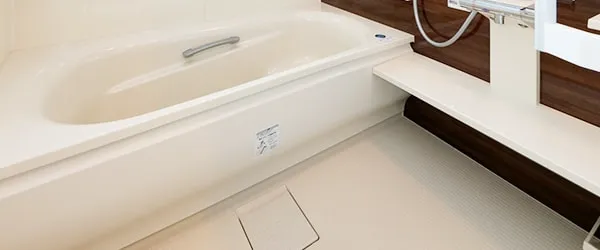 滑りづらい床材を使った浴室