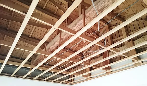 スケルトンリフォーム中の戸建て住宅