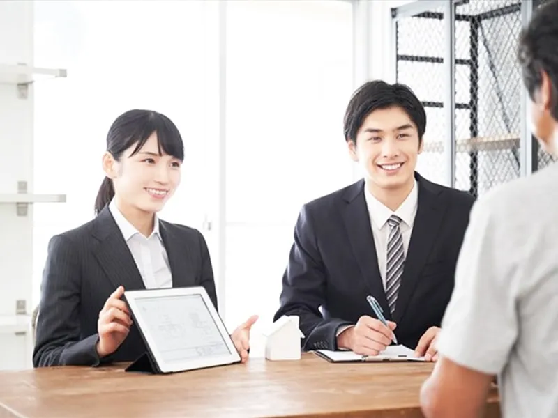 相談対応するスタッフ