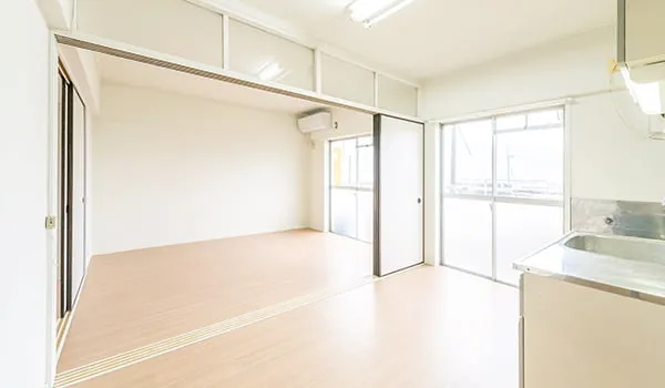 広々としたリビングルーム